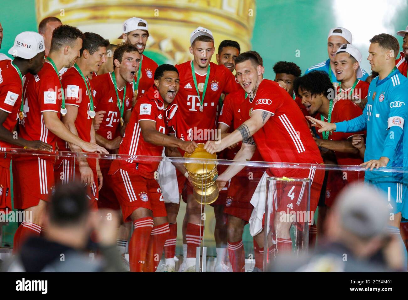Berlin, Germany, 4 th July 2020, Celebration winner ceremony: Serge GNABRY,  FCB 22 , Niklas SUELE, FCB 4 lifts the trophy at the DFB Pokal Final match  FC BAYERN MUENCHEN - BAYER