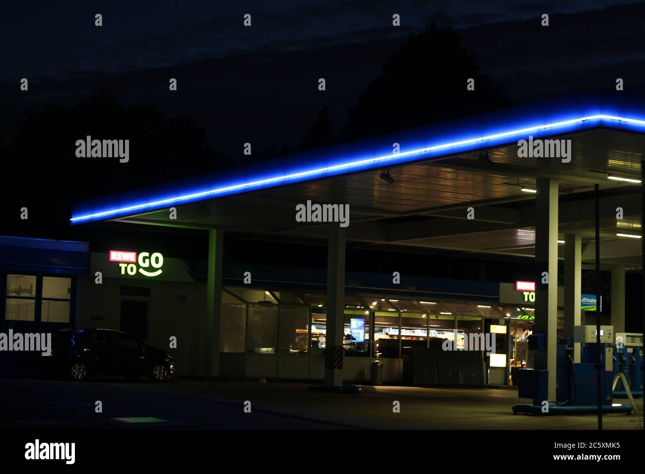 Page 2 - Aral Petrol Station High Resolution Stock Photography and Images -  Alamy