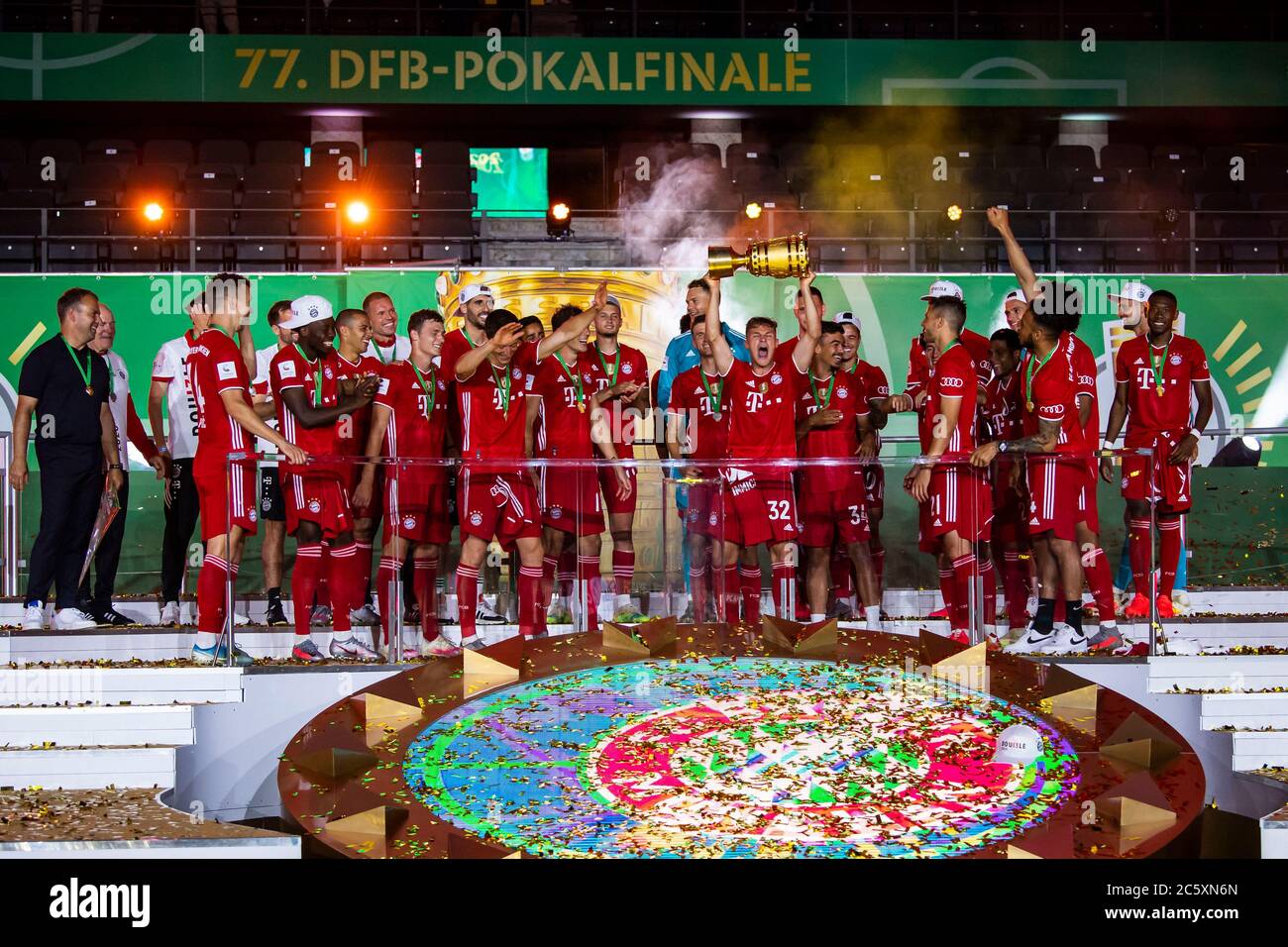 Berlin, Germany, 4 th July 2020,  winner ceremony: Manuel NEUER, FCB 1 Jerome BOATENG (FCB 17) Leon GORETZKA, FCB 18 Corentin TOLISSO, FCB 24  Joshua KIMMICH, FCB 32 lifts trophy, Mickael (Michael) CUISANCE, FCB 11  Leon GORETZKA, FCB 18 Benjamin PAVARD, FCB 5 Robert LEWANDOWSKI, FCB 9 Ivan PERISIC, FCB 14  Lucas HERNANDEZ (FCB 21) Oliver BATISTA MEIER, FCB 34 Thomas MUELLER, MÜLLER, FCB 25 Philippe COUTINHO, FCB 10 Corentin TOLISSO, FCB 24 Thiago ALCANTARA, FCB 6  Joshua ZIRKZEE, FCB 35  Javi MARTINEZ, FCB 8 Niklas SUELE, FCB 4 Sven ULREICH, FCB 26 Torwart  David ALABA, FCB 27 FCB Co-Trainer Stock Photo