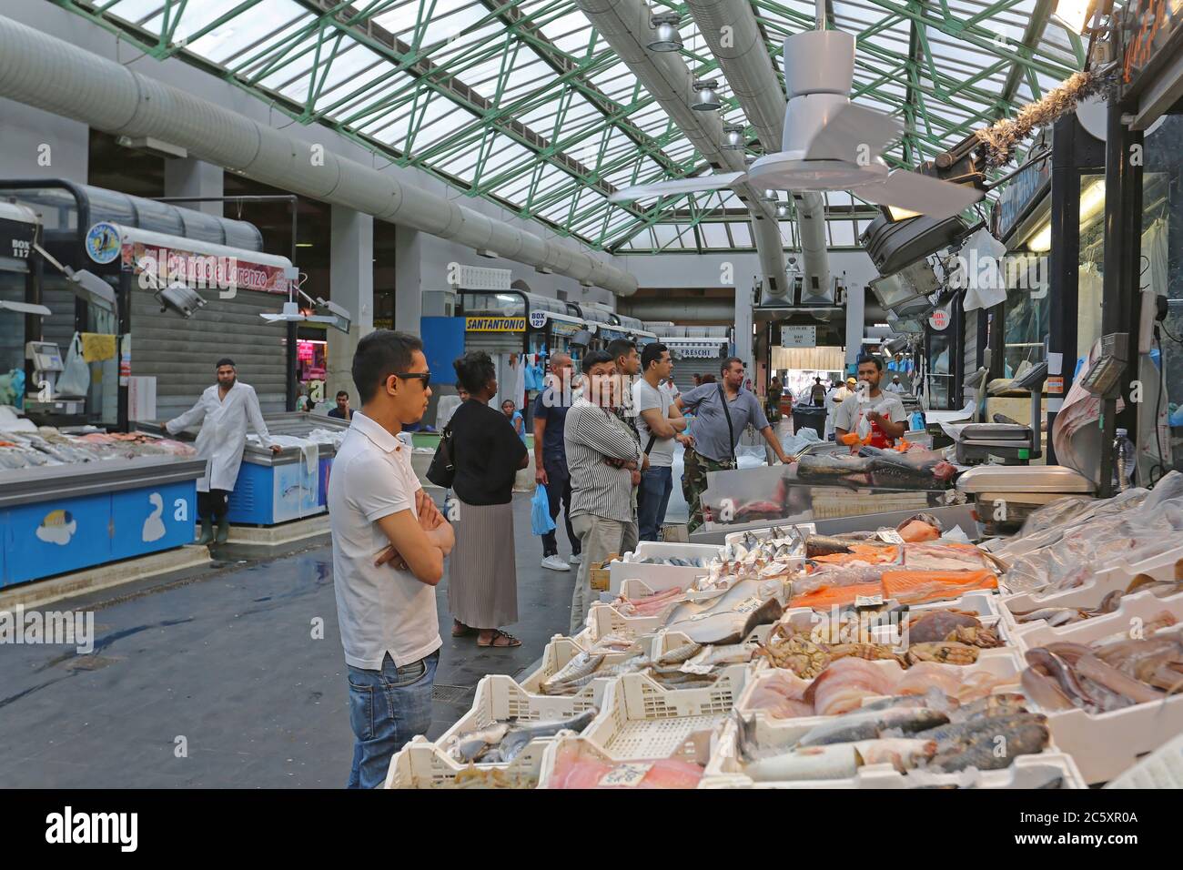 Rome Italy June 30 14 Fishmongers And Shoppers At Fish Market Near Termini Station In Rome Italy Stock Photo Alamy