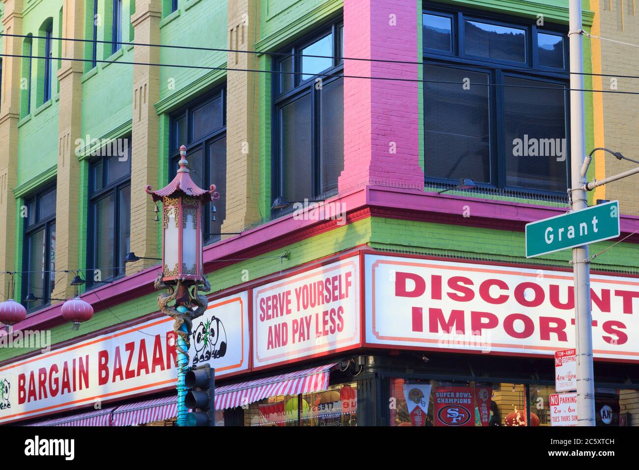 Shopping in san francisco chinatown hires stock photography and images