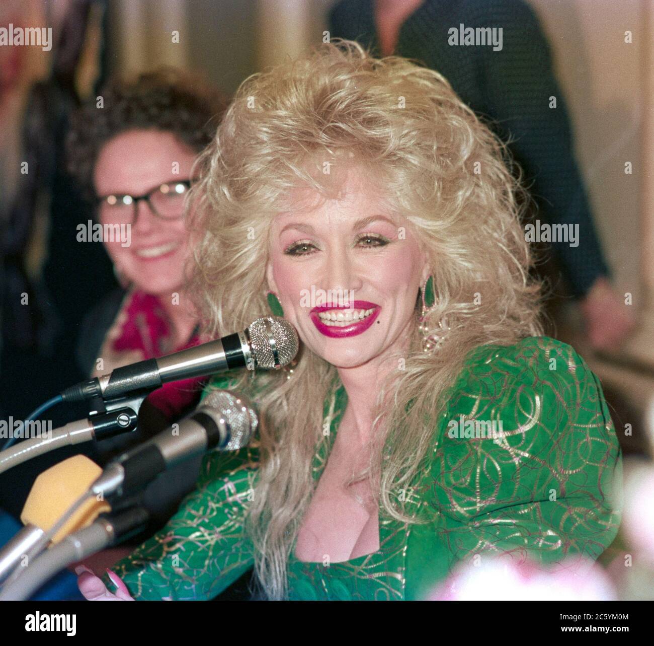 ARCHIVE: LONDON, UK:  29th March 1988: Dolly Parton. File photo © Paul Smith/Featureflash Stock Photo
