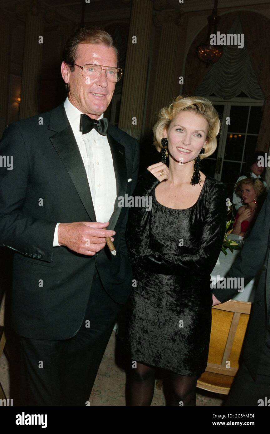 ARCHIVE: CANNES, FRANCE. c. May 1991: Roger Moore & Fiona Fullerton at the Cannes Film Festival. File photo © Paul Smith/Featureflash Stock Photo
