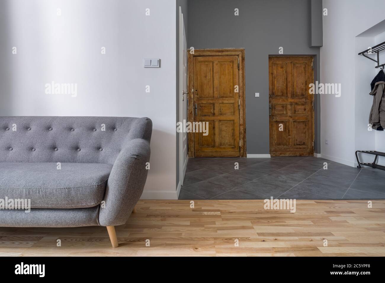 Old fashioned sofa wall hi-res stock photography and images - Alamy