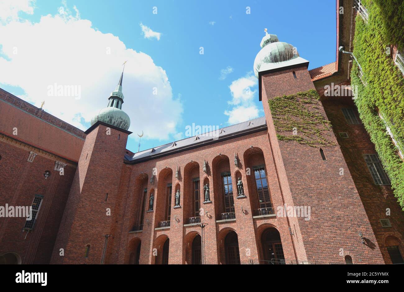 Stockholm City Hall is on the island of Kungsholmen, overlooking the waters of Lake Mälaren near the islands of Riddarholmen and Södermalm. Stock Photo