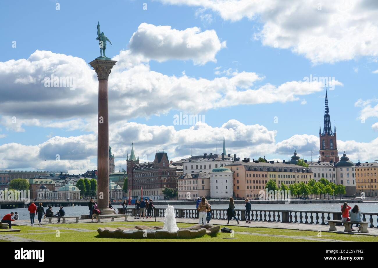 Stockholm City Hall is on the island of Kungsholmen, overlooking the waters of Lake Mälaren near the islands of Riddarholmen and Södermalm. Stock Photo