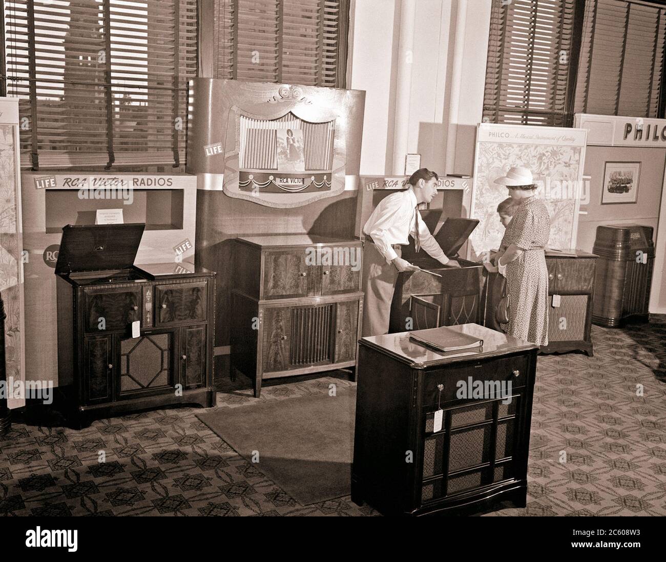 Buying a radio in the Crowley-Milner department store, 1941 Stock Photo