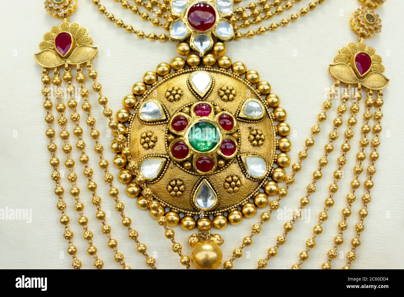 Gold necklace dubai hires stock photography and images Alamy