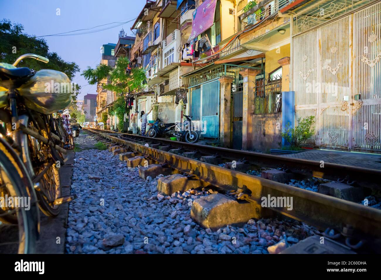Night railway level crossing hi-res stock photography and images - Alamy