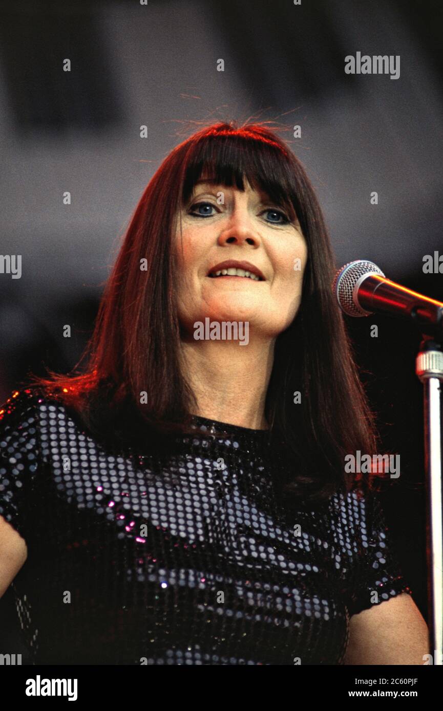 20.05.1995, Bad Segeberg, the British pop singer Sandie Shaw live and open air on the stage at the R.SH Oldie aftert Am Kalkberg in Bad Segeberg. | usage worldwide Stock Photo