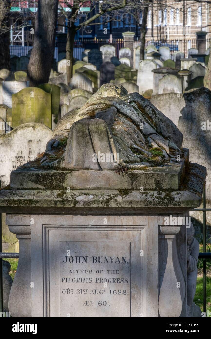 UK, London, City of London, Bunhill Fields graveyard, the grave of the poet and writer John Bunyan, author of Pilgrims Progress Stock Photo