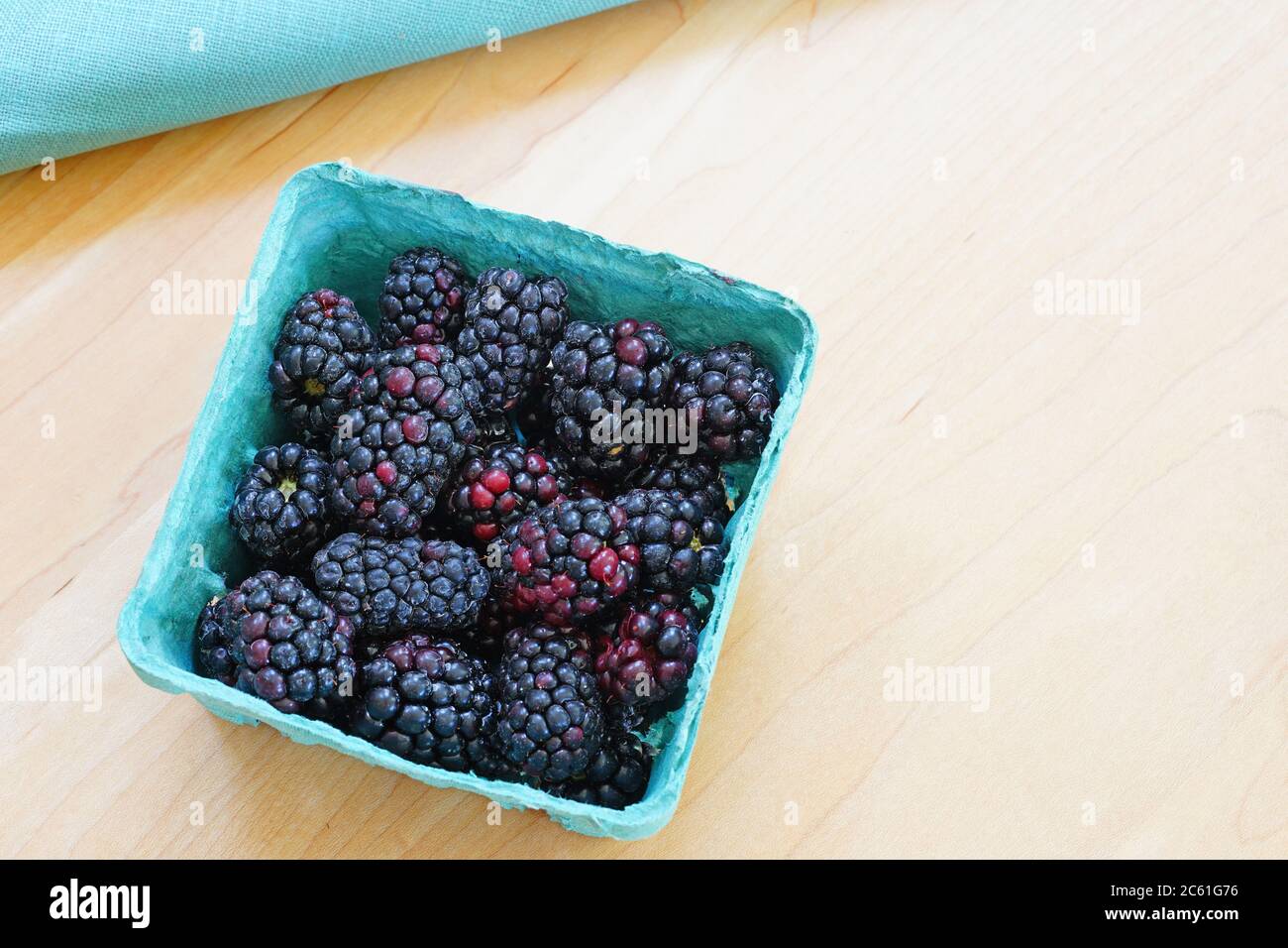 Container of blackberries hi-res stock photography and images - Alamy