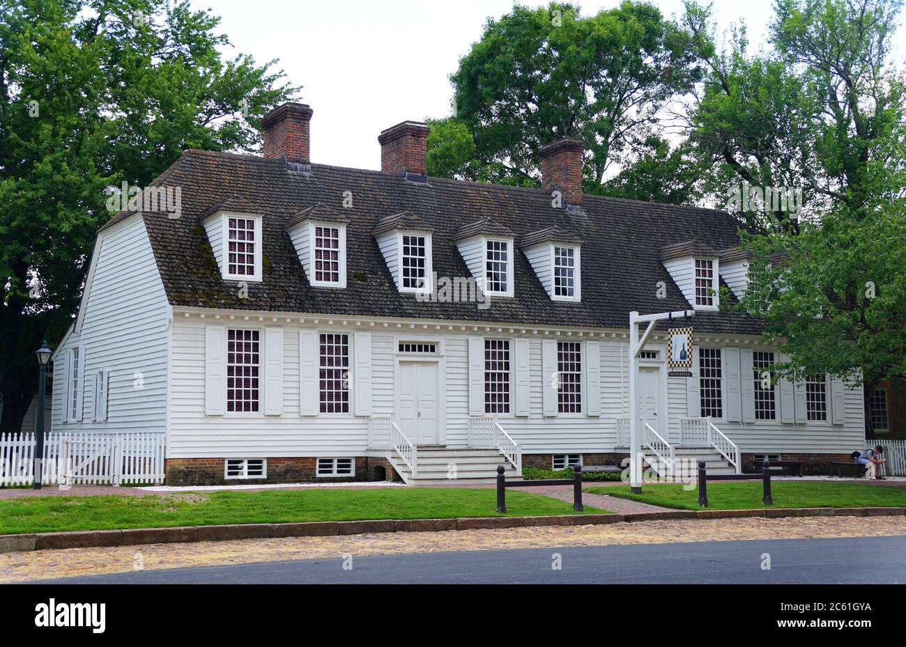 Williamsburg Virginia U S A June 30 2020 A Beautiful Colonial   Williamsburg Virginia Usa June 30 2020 A Beautiful Colonial House On The Street 2C61GYA 