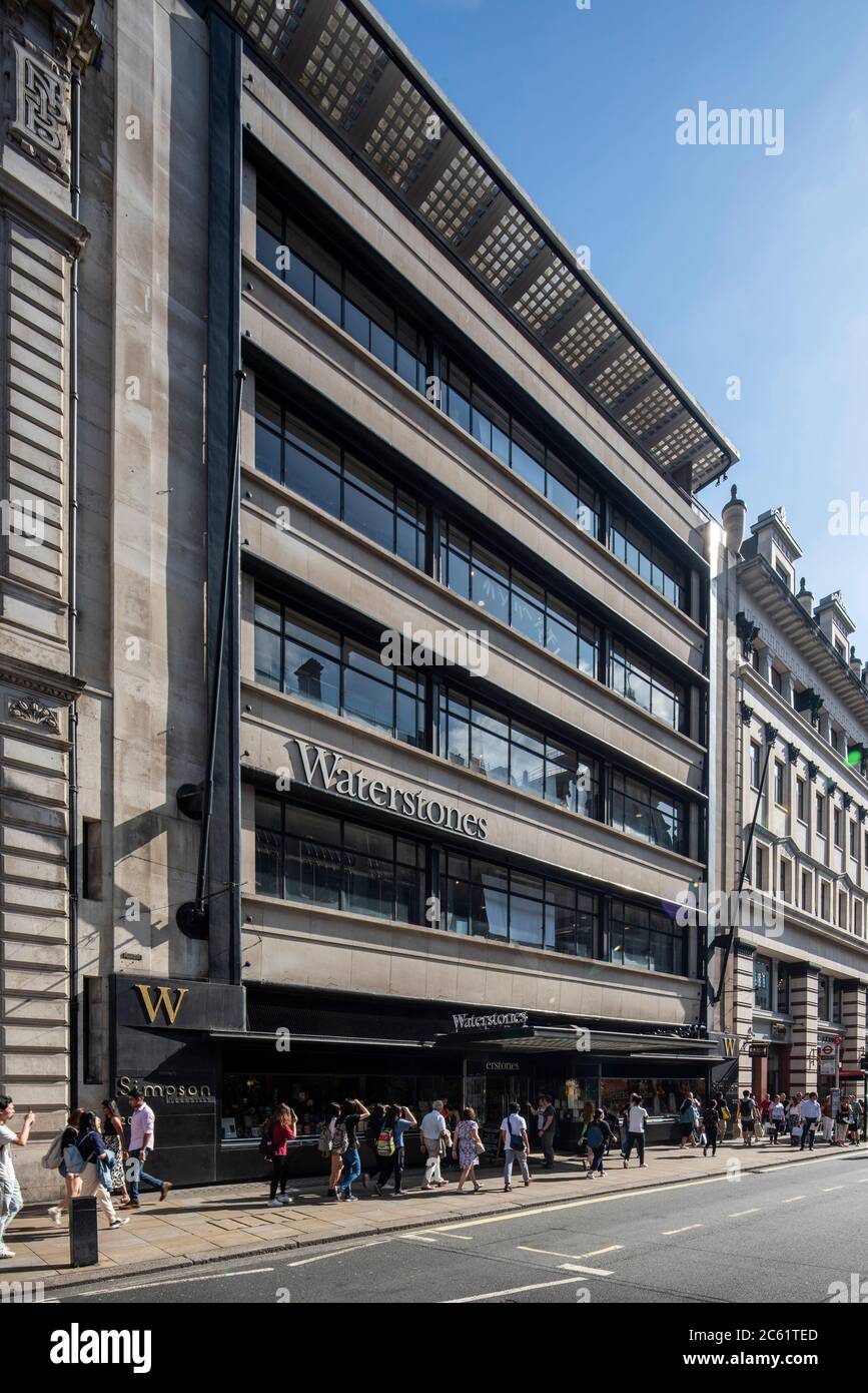 Oblique view from the east of main elevation on Piccadilly. Waterstones, formely Simpsons, London, United Kingdom. Architect: Joseph Emberton, 1936. Stock Photo