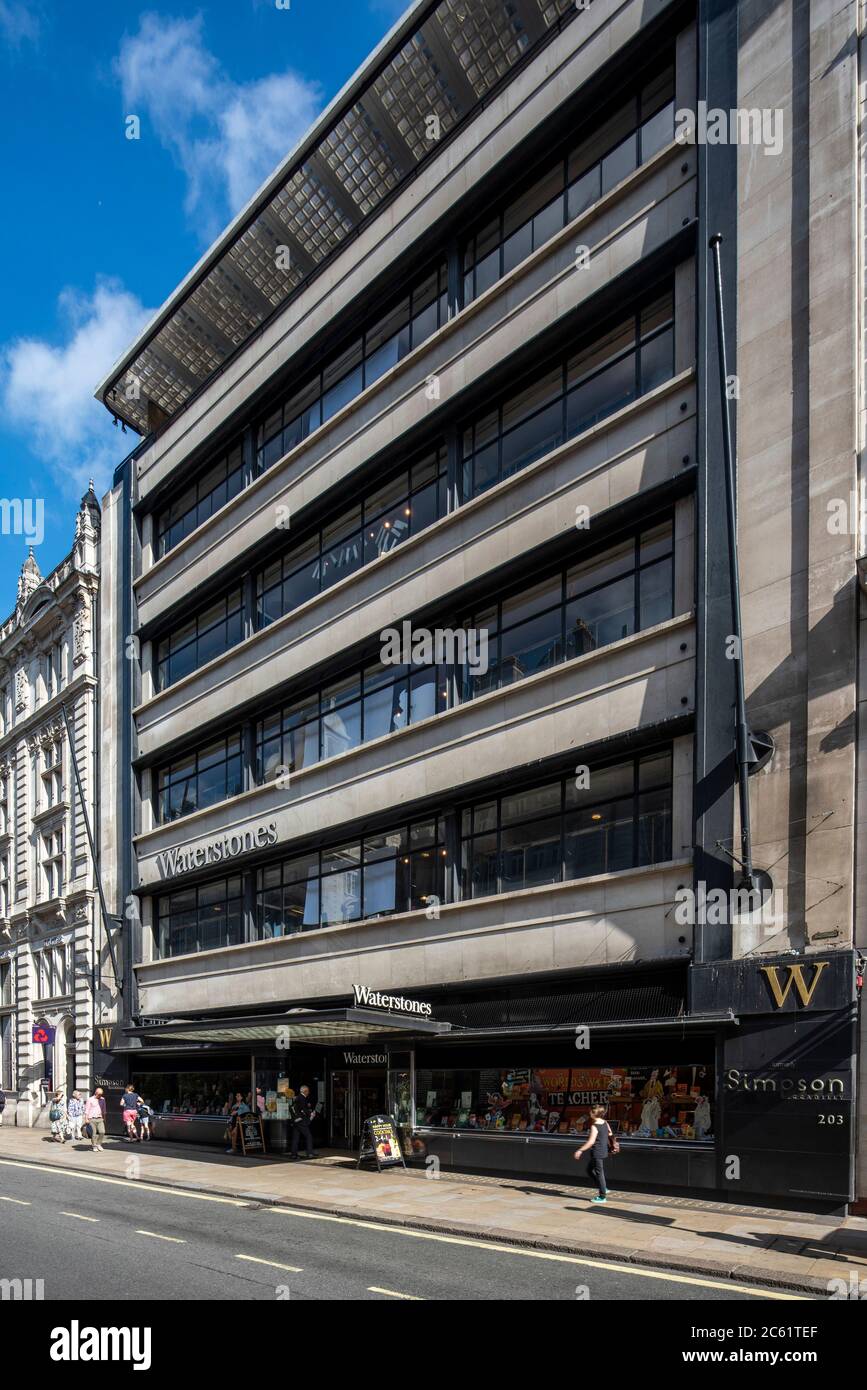 Oblique view from the west of main elevation on Piccadilly. Waterstones, formely Simpsons, London, United Kingdom. Architect: Joseph Emberton, 1936. Stock Photo