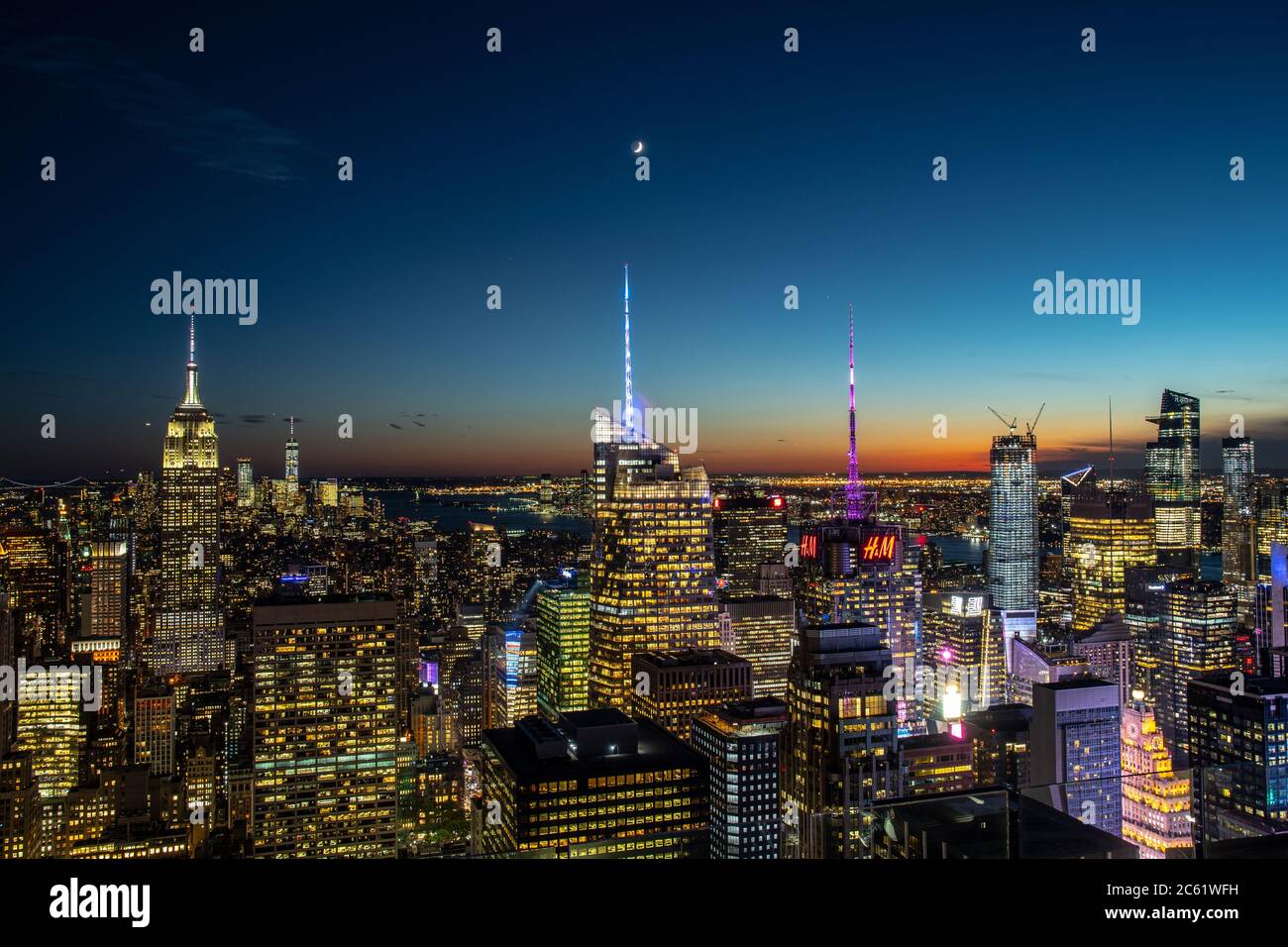 Manhattan night sky hi-res stock photography and images - Alamy