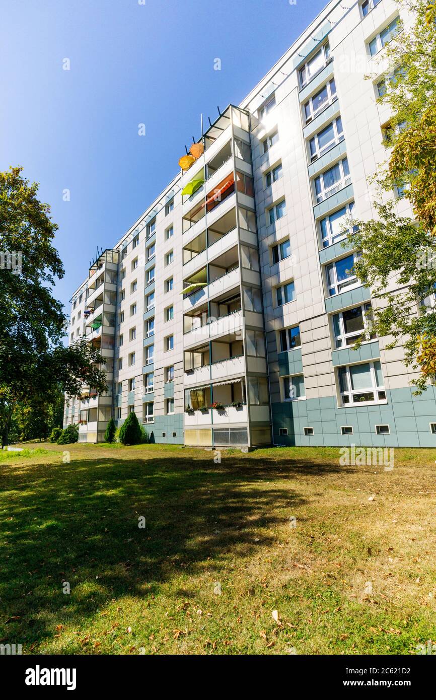 Multi Family Home - Apartment Building Stock Photo - Alamy