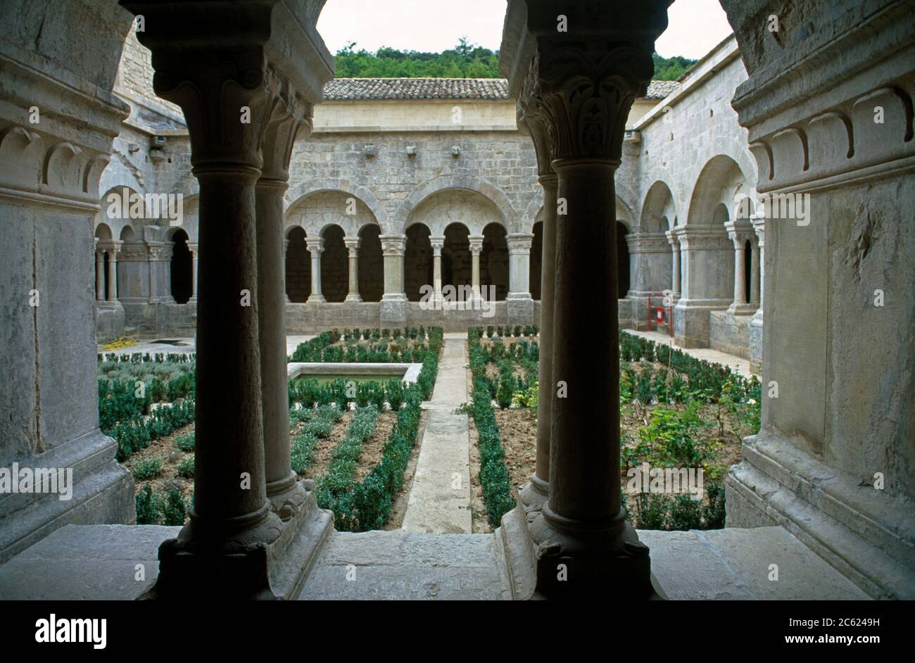 Abbaye De Senanque Vaucluse Provence France Cloisters Cistercian Monks Who Lived Here Lived Under Simplistic Rule Of St Benedict Stock Photo