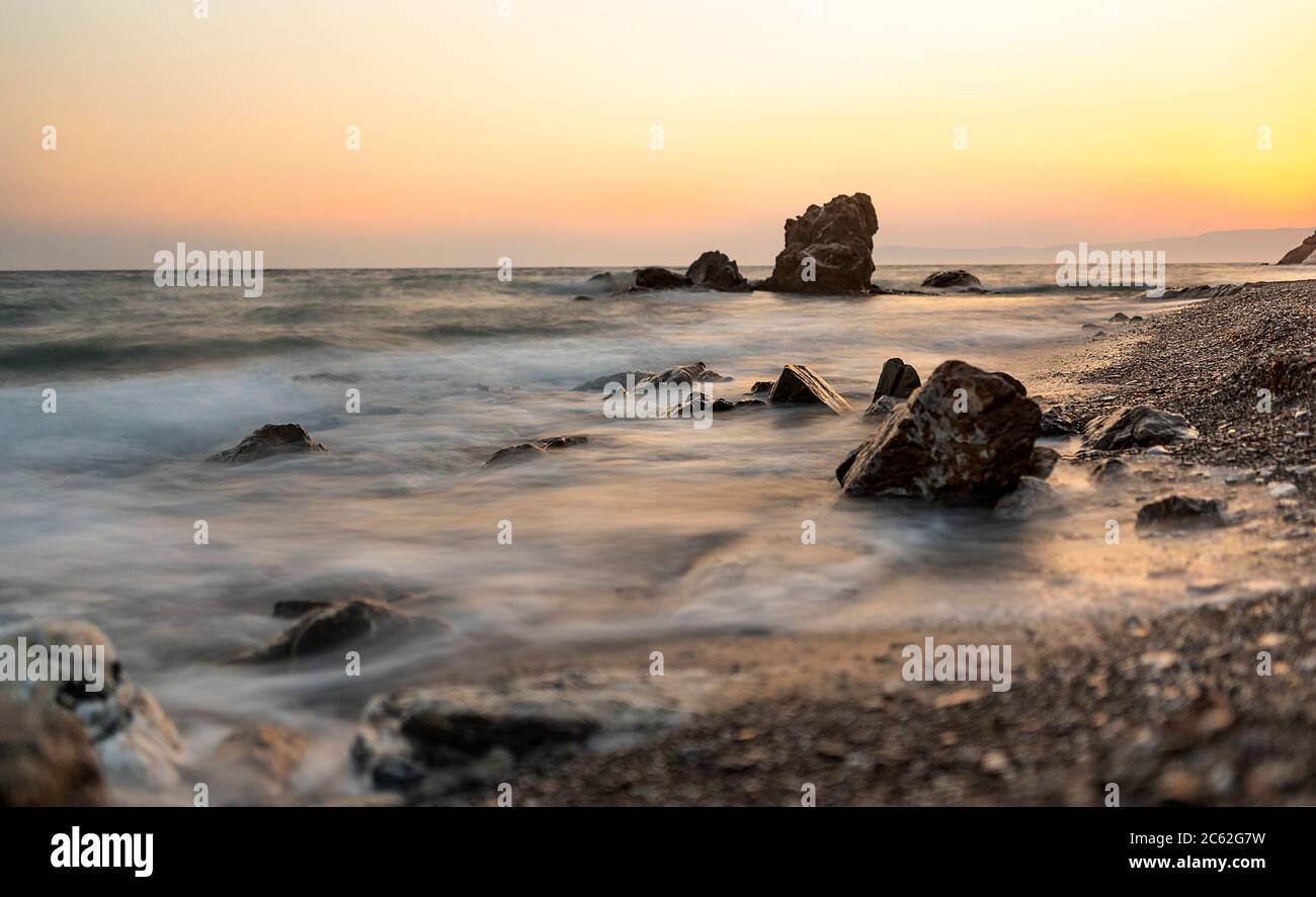 Photographing the waves that hit the rocks in a stormy weather with a