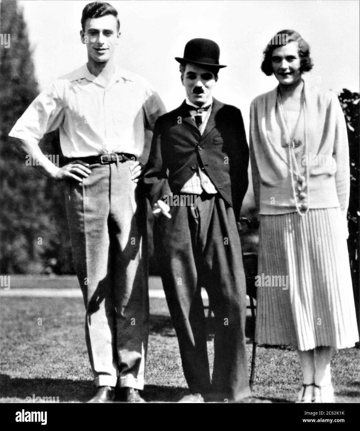 CHARLIE CHAPLIN with newlywed honeymooners LORD LOUIS and LADY EDWINA MOUNTBATTEN during filming of NICE AND FRIENDLY an 11 minute private silent comedy short made in October 1922 by Chaplin at his Hollywood Studio as a wedding present for the couple Stock Photo