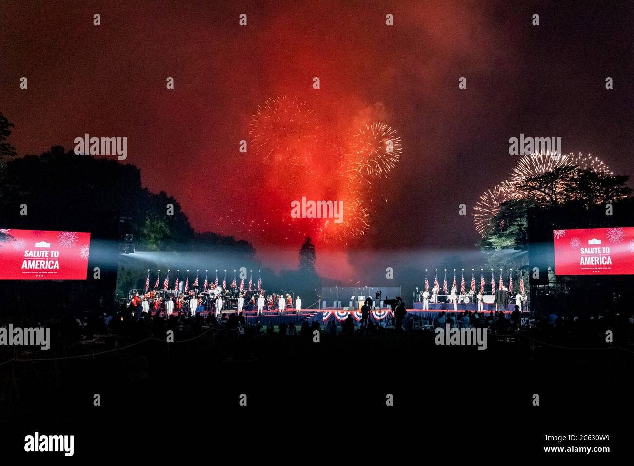 Fireworks explode over the National Mall during the annual Independence Day celebration on the South Lawn of the White House July 4, 2020 in Washington, DC. Stock Photo
