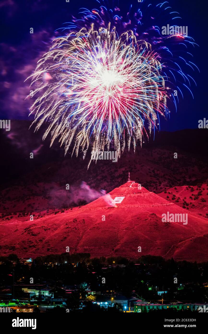 Fourth of july fireworks hires stock photography and images Alamy