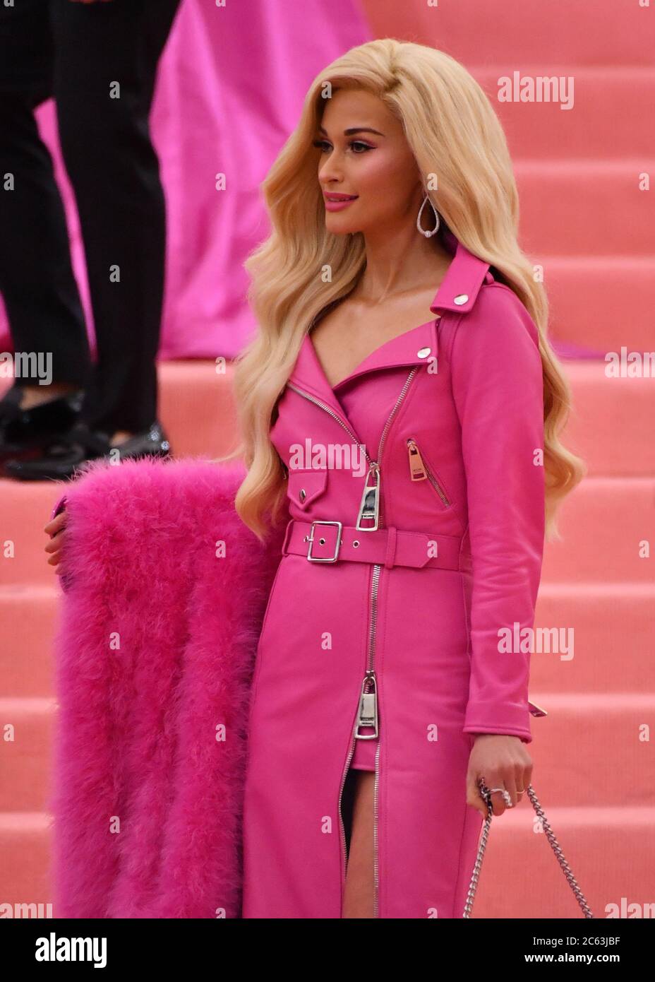 View Kacey Musgraves Met Gala 2019 Background