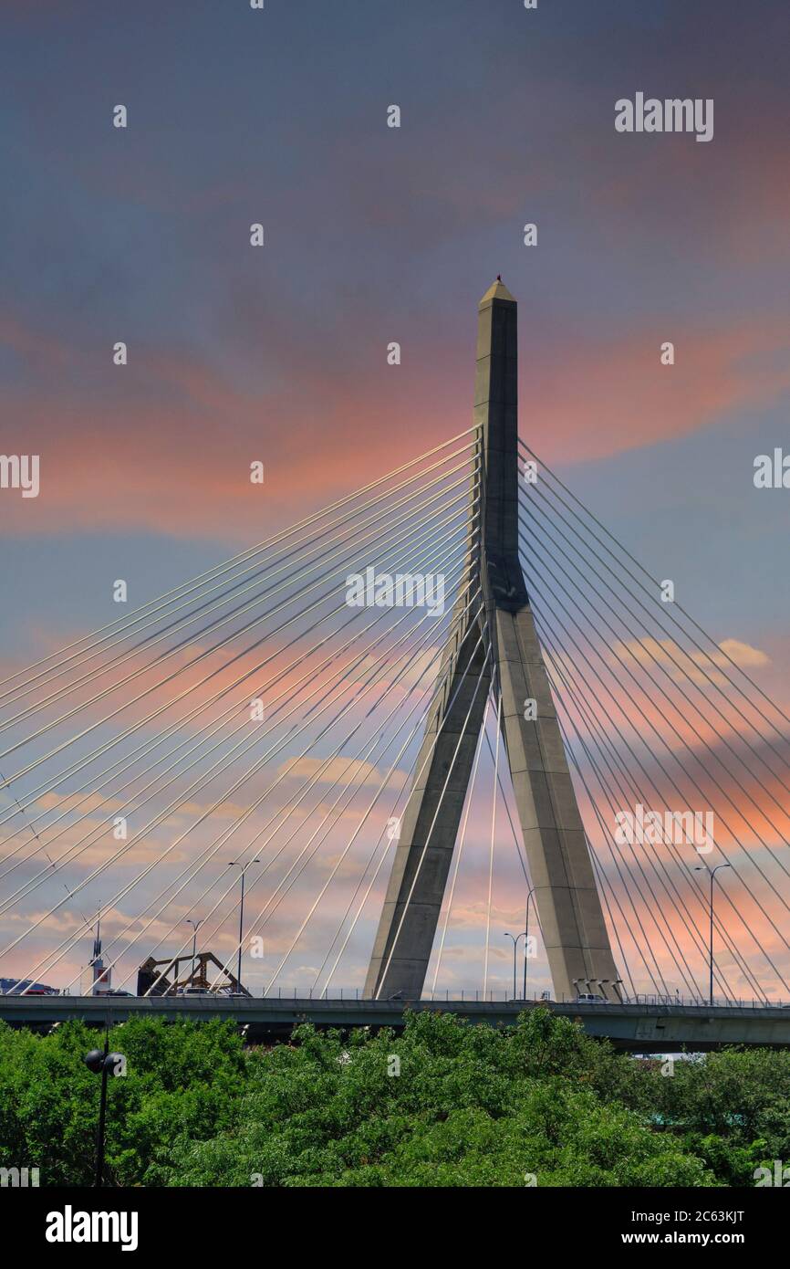 Cable landmark modern architecture hi-res stock photography and images ...