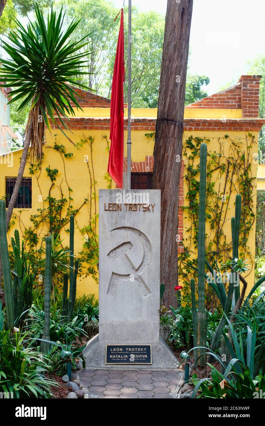 The grave of Leon Trotsky at the house where he lived in Coyoacan, Mexico City Stock Photo