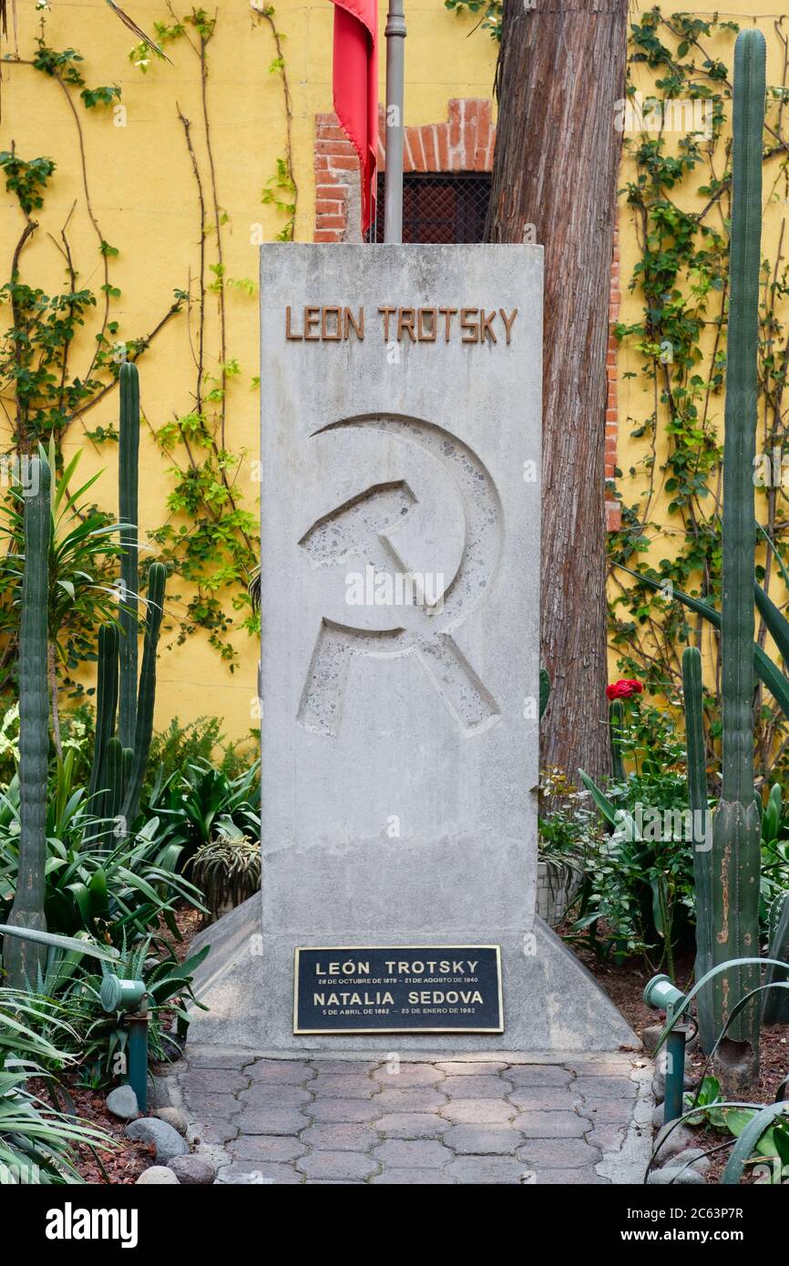 The grave of Leon Trotsky at the house where he lived in Coyoacan, Mexico City Stock Photo