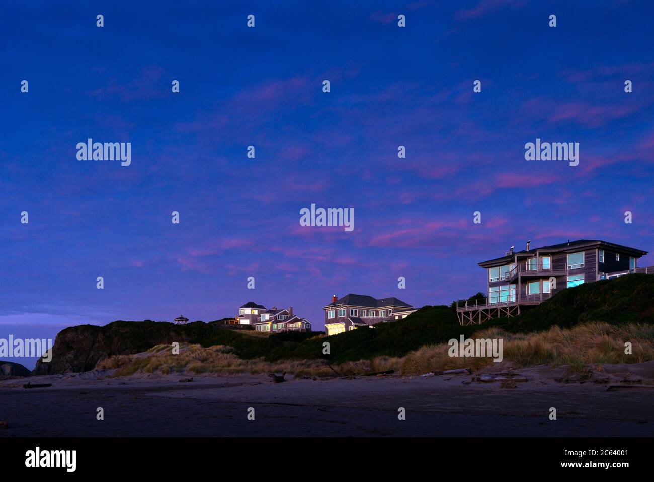 Luxury homes overlooking the beach in Bandon, Oregon, USA Stock Photo Alamy