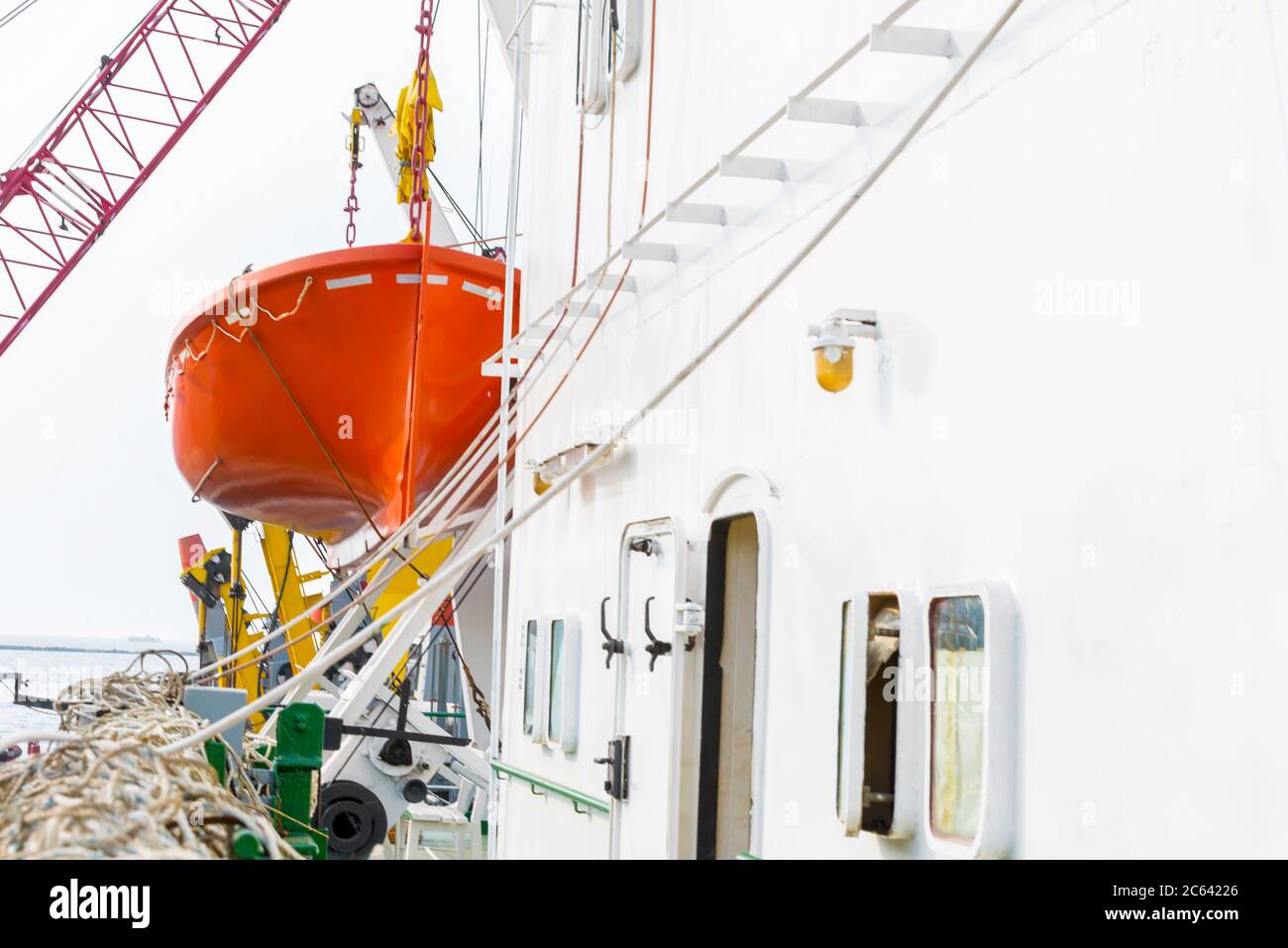 Lifeboat on the ship Stock Photo - Alamy