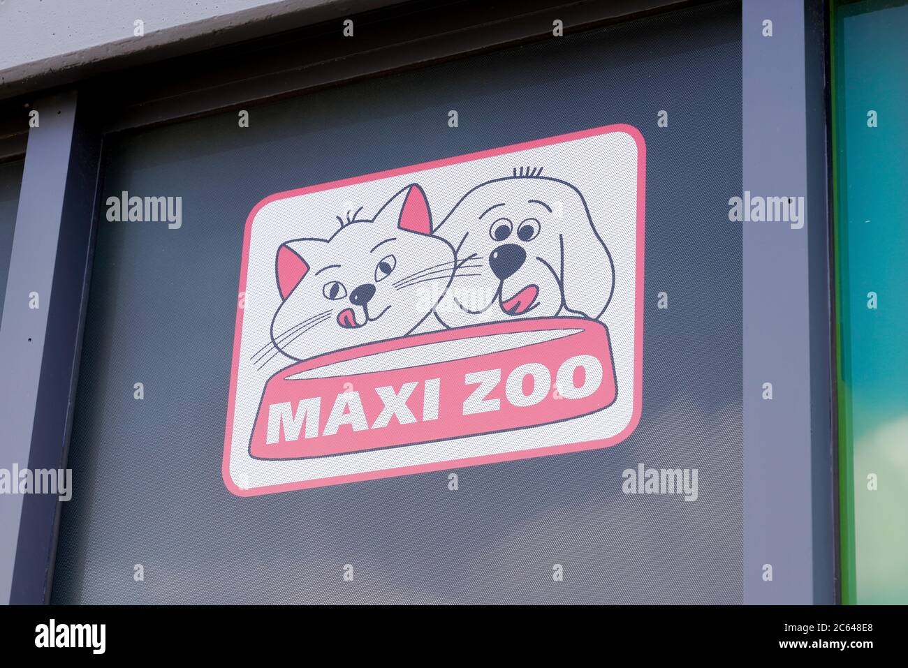 Bordeaux , Aquitaine / France - 07 02 2020 : maxi zoo logo sign of shop animal accessories store garden center home improvement chain Stock Photo