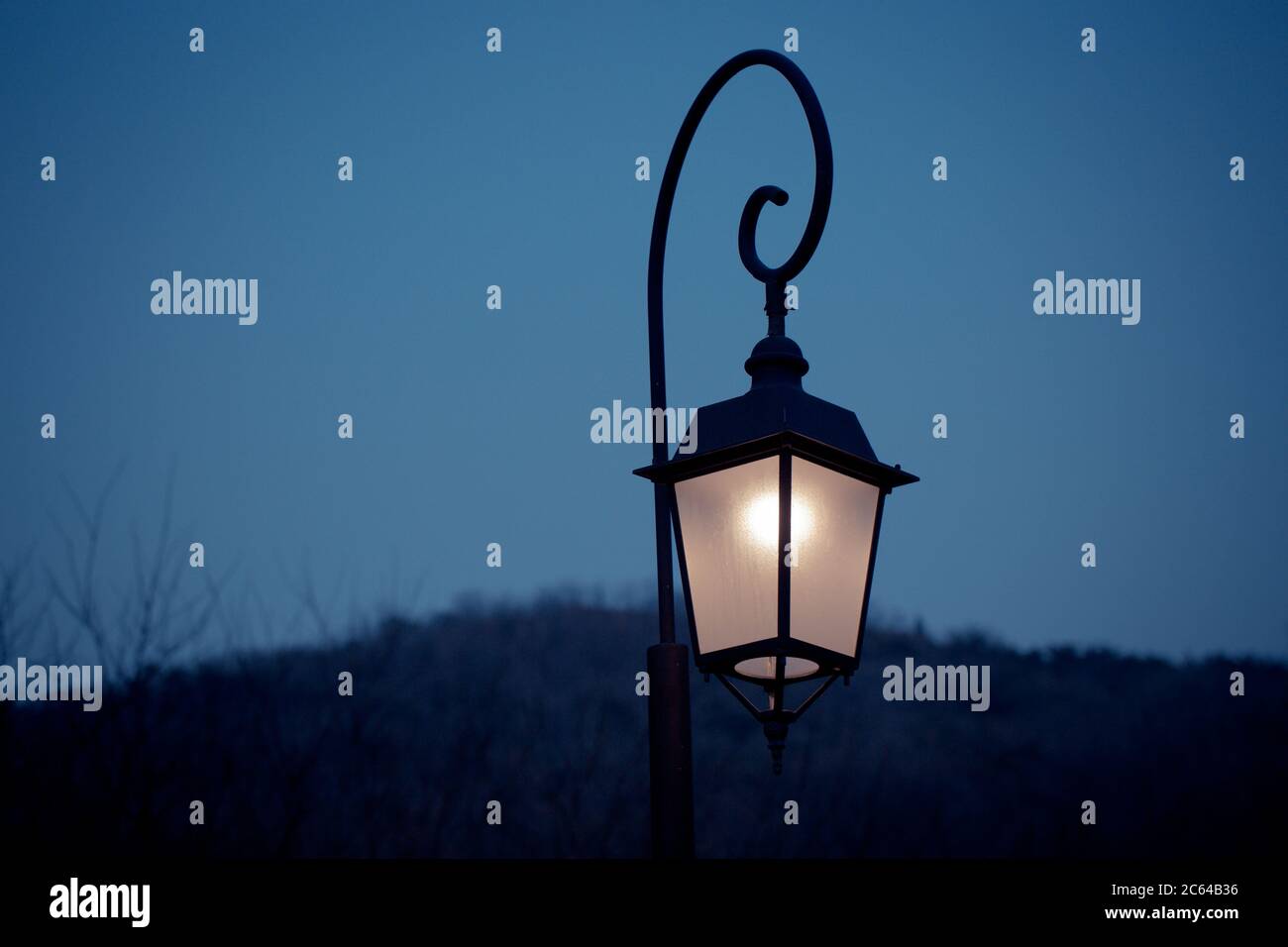 Antique street lamp hi-res stock photography and images - Alamy