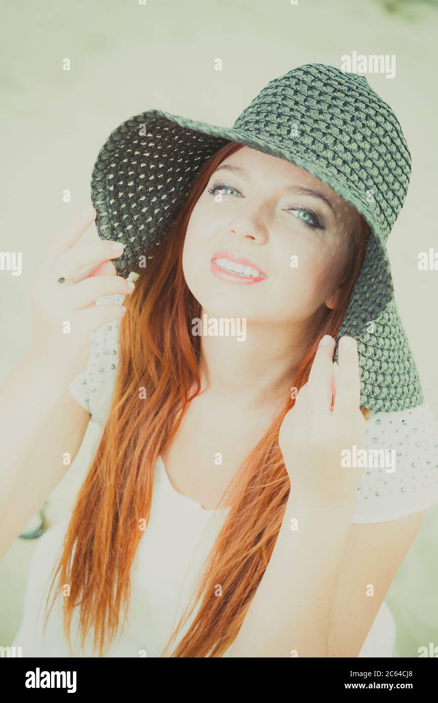 Woman wearing big sun hat hi-res stock photography and images - Alamy