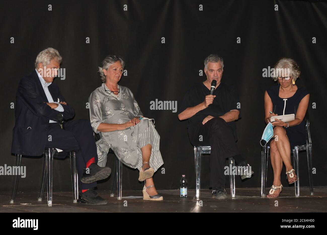 Milan, Italy. 07th July, 2020. Milan, Italy The Milanesiana Amos Gitai Tribute Award. Dialogano su Il colore della Pace. 25 years after the death of Yitzhak Rabin, introduces Elisabetta Sgarbi. with prologue reading by Agnese Nano, Amos Gitai, Alain Elkann, Elena Lowenthal. In the photo: Amos Gitai, Alain Elkann, Elena Lowenthal Credit: Independent Photo Agency/Alamy Live News Stock Photo