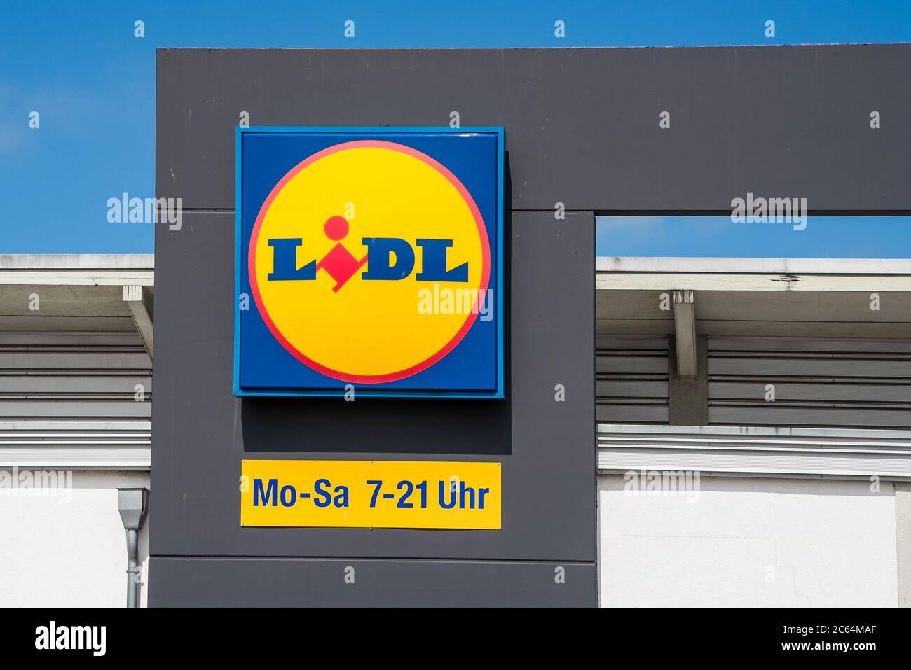 Lidl ist ein Discountunternehmen mit Sitz im baden-württembergischen Neckarsulm Stock Photo