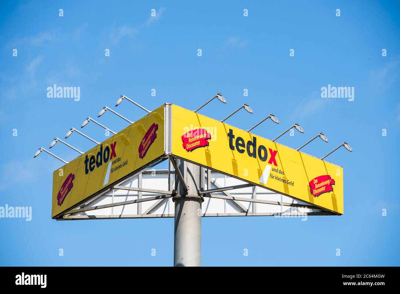 Werbebanner  vor blauem Himmel in einem Gewerbepark  nahe Kiel Stock Photo