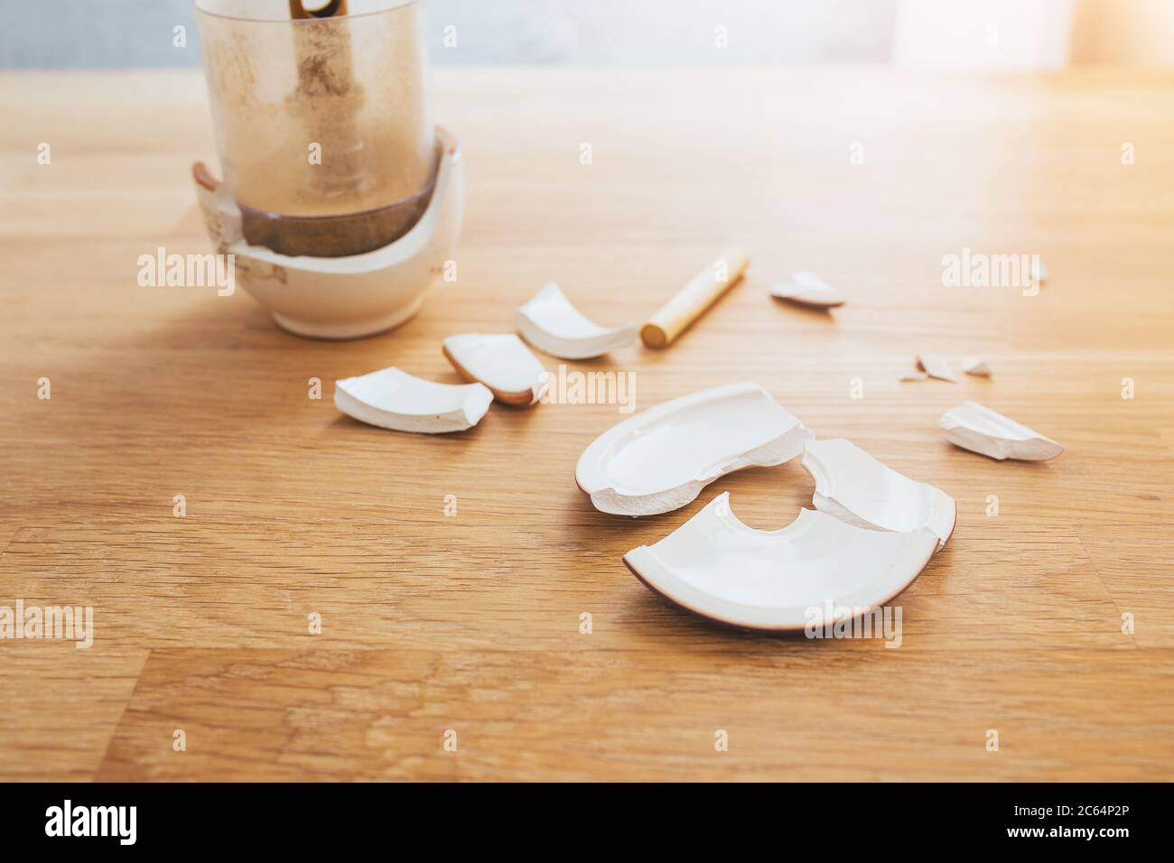 Broken dishes hires stock photography and images Alamy