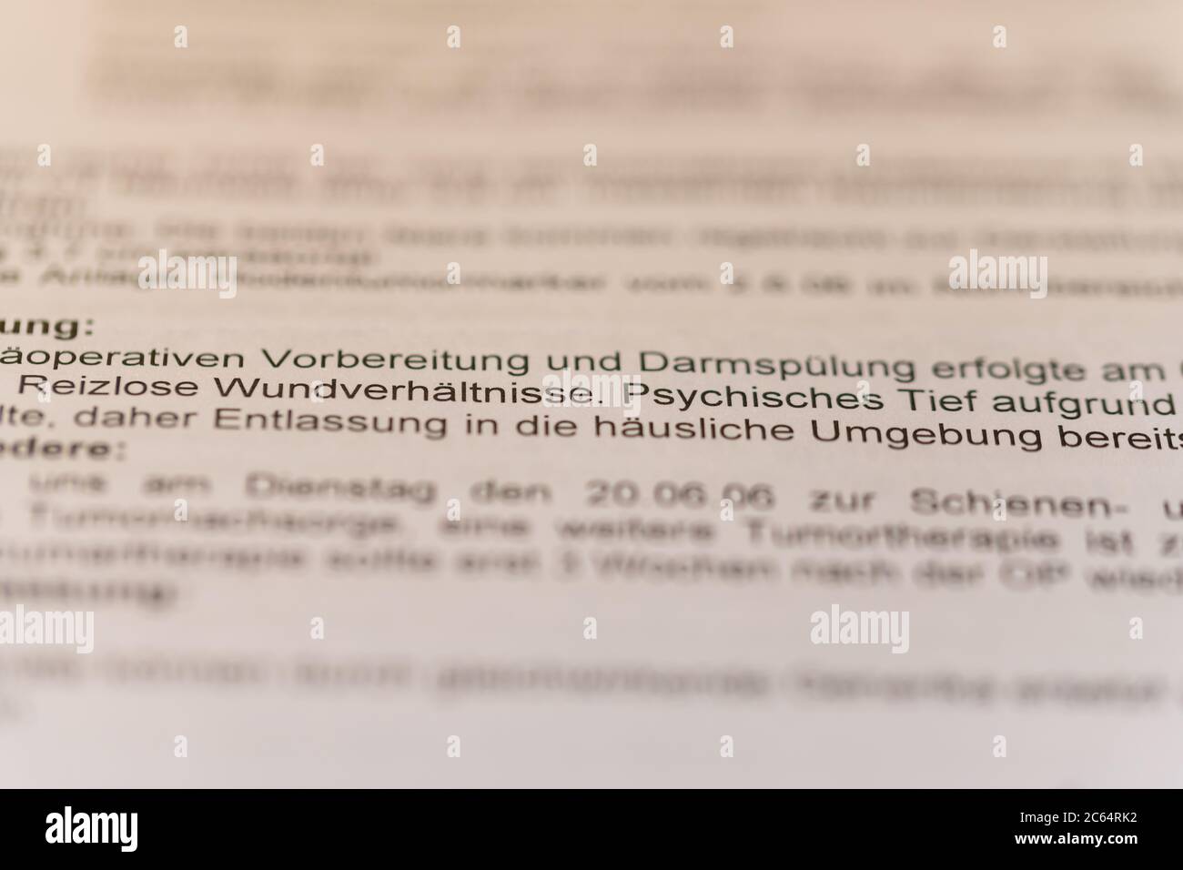 Hude,  Deutschland, 7. Juli 2020: Fotos einer Ärztlichen ausführung über eine Krankheit des Patienten mit den Worden im Fokus Phychisches Tief Stock Photo