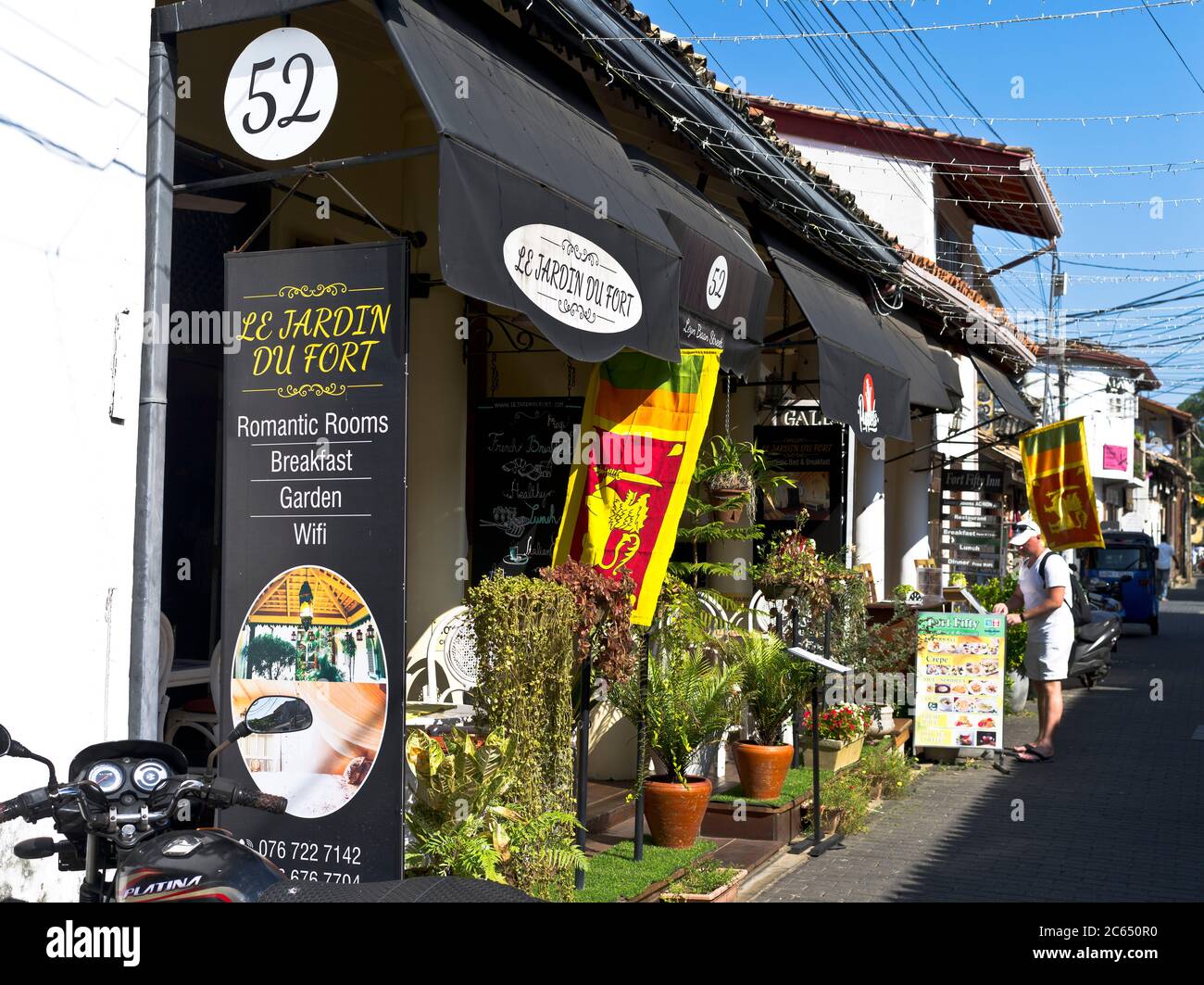 dh Le jardin du fort galle hotel GALLE FORT SRI LANKA Sri lankan Tourist man hotels street accommodation entrance asia Stock Photo