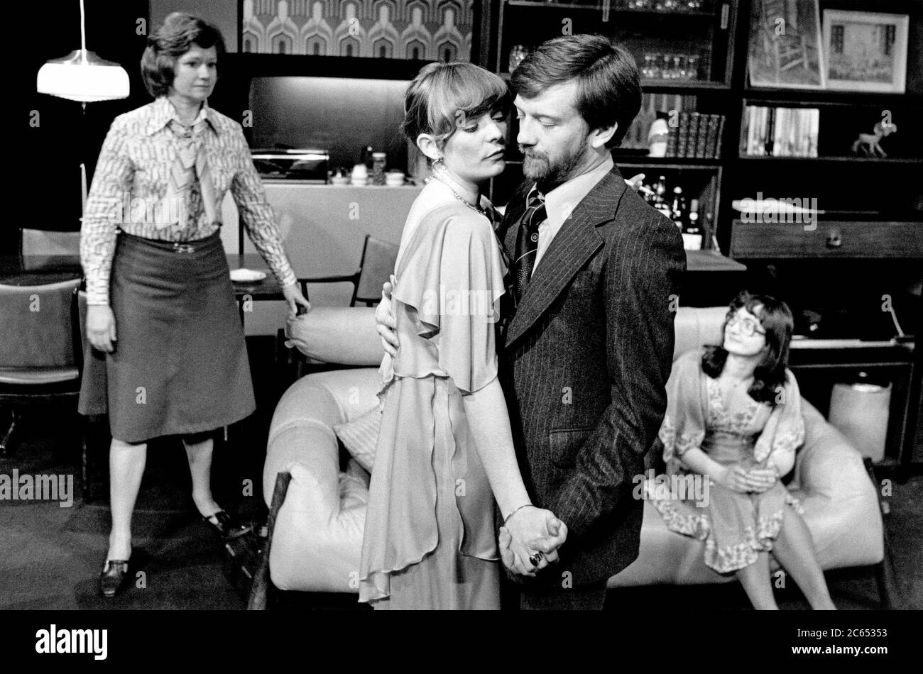 l-r: Thelma Whiteley (susan), Alison Steadman (Beverly), John Salthouse (Tony), Janine Duvitski (Angela) in ABIGAIL'S PARTY devised & directed by Mike Leigh at the Hampstead Theatre, London NW3  18/04/1977  set design: Tanya McCallin  costumes: Lindy Hemming  lighting: Alan O'Toole Stock Photo