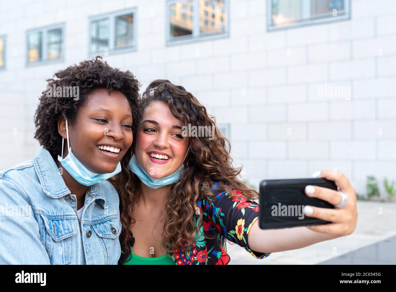 two best friends teenage girls together having fun, posing emotional on  white background, besties happy smiling, making selfie, lifestyle people  concept Stock Photo - Alamy