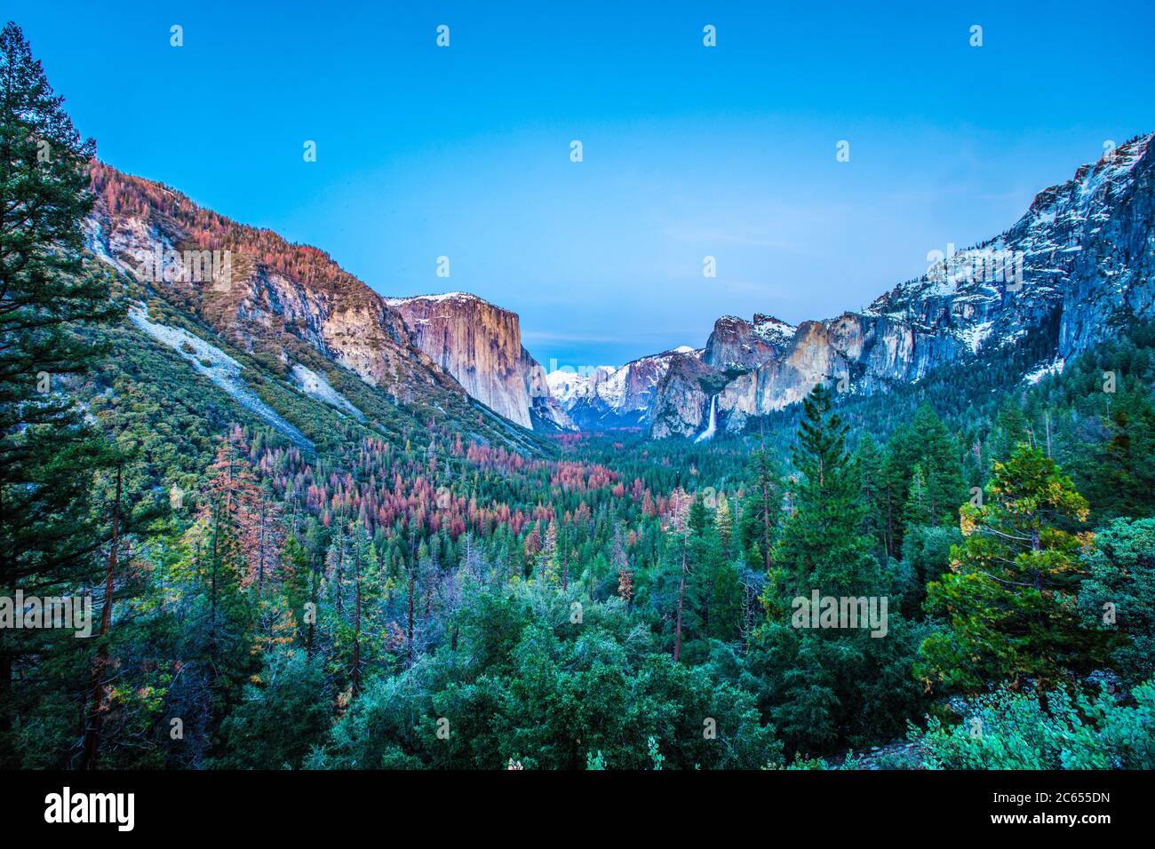 Sunset view of Yosemite Valley, in Yosemite National Park, California ...