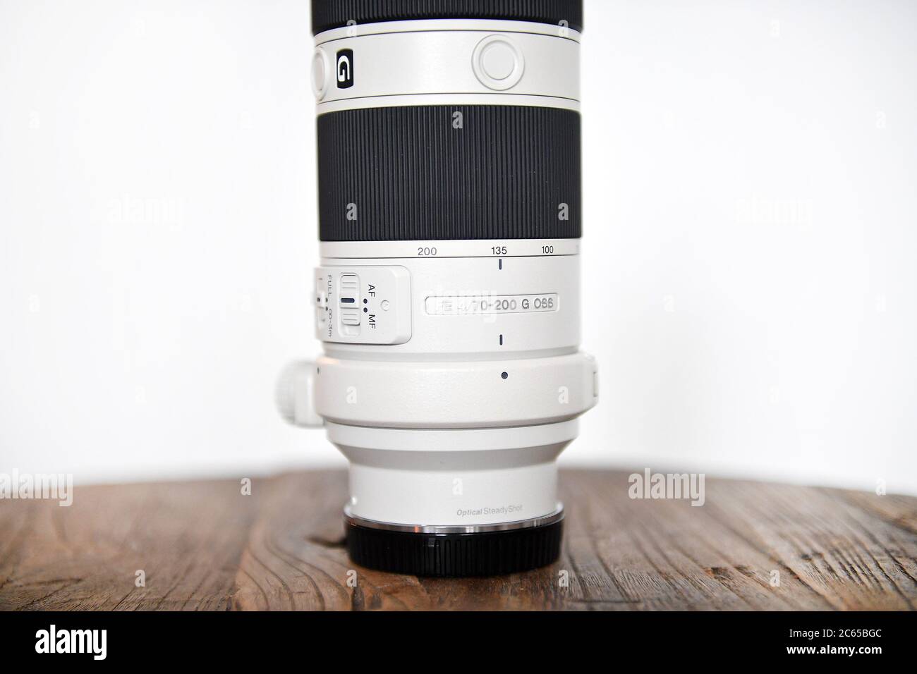Sony Fe 70 0mm F4 G Oss Lens Stock Photo Alamy Sony Fe 70 0mm F4 G Oss Lens Stock Photo Alamy