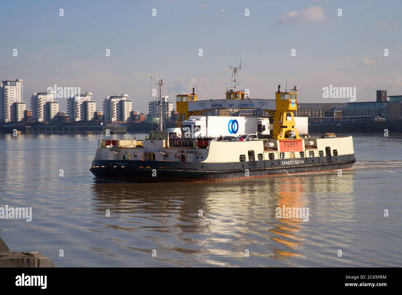 the ernest bevan woolwich ferry crossing the river thames Stock Photo