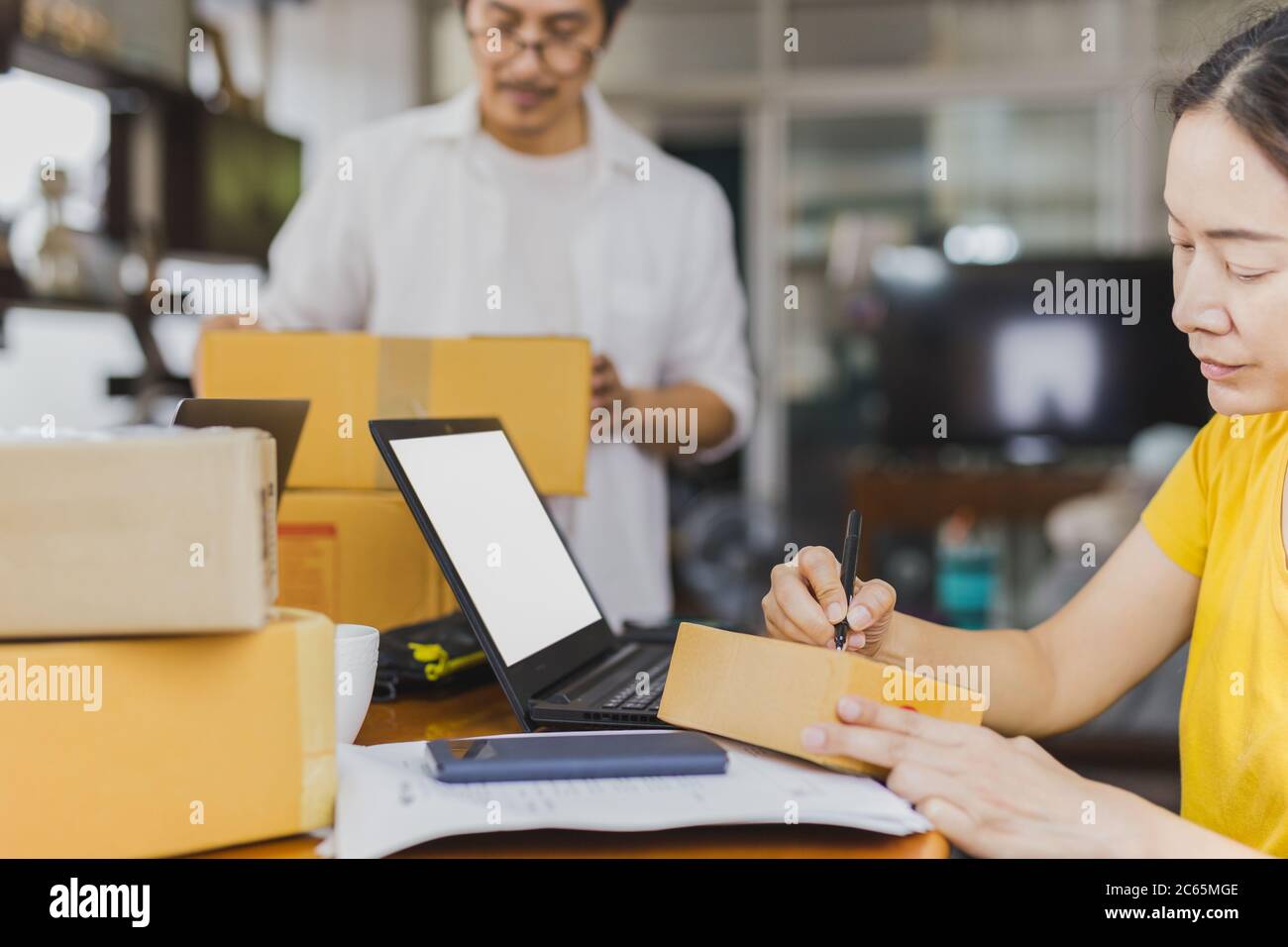Woman address parcel hi-res stock photography and images - Alamy