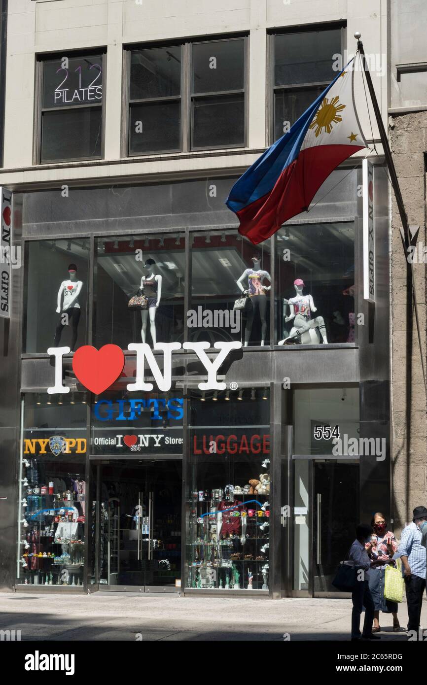 I Love NY souvenir shop on Fifth Avenue, NYC, USA Stock Photo
