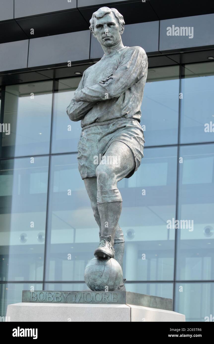 Bobby Moore Statue by Philip Jackson. Wembley Stadium, Wembley, London. UK Stock Photo