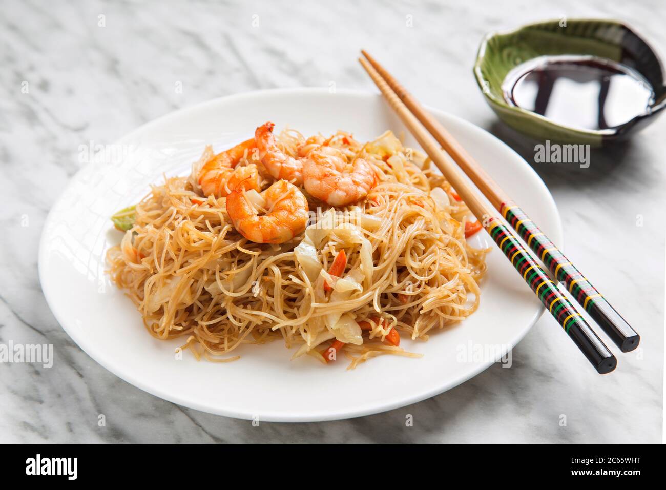Chinese noodles shrimp hi-res stock photography and images - Alamy